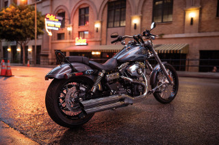 Motorcycle parked night building neon - the side of the road free wallpaper