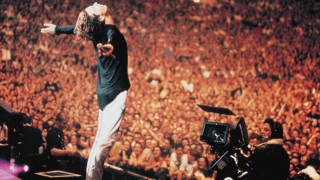 Man stage crowd concert arms - christo free wallpaper