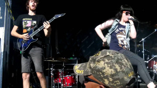 Man hat guitar ericpeterson renaissance - his hand and another man free wallpaper