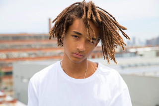 Young man dreadlocks rooftop city - ejler bille free wallpaper