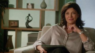 Woman sitting chair tablet vase - a tablet computer free wallpaper for desktop