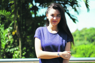 Woman fence arms crossed watch - a watch free wallpaper