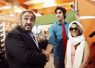 Man woman shaking hands store - movie scene free wallpaper