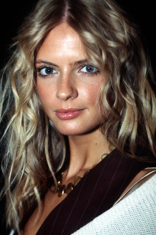 Woman necklace sweater posing dark - perfect free wallpaper for mobile