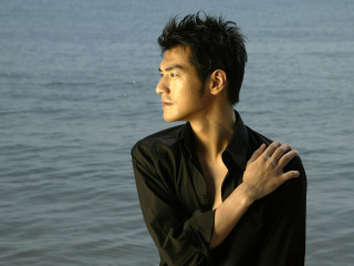 Man standing water hands chest - head and shoulders portrait free wallpaper for desktop