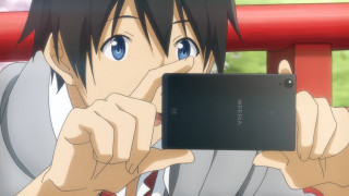 Person holding cell phone pointing - the screen free wallpaper