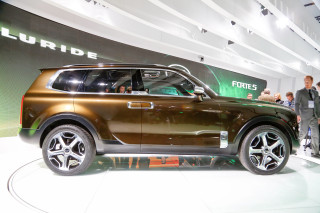 Brown suv showroom digital rendering - cao zhibai free wallpaper