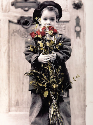 Young boy holding flowers hat - free retro wallpaper for mobile