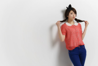 Woman ponytail red shirt blue - aaa game free wallpaper
