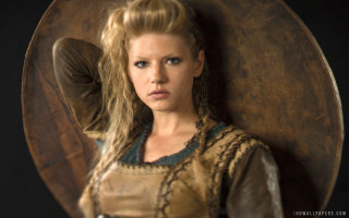 Woman brown dress round frame - a brown dress free wallpaper