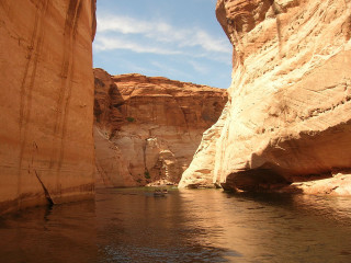 Narrow river canyon boat channel - narrow free wallpaper