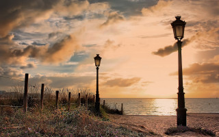 Streetlight beach cloudy sunset magic - atmospheric lighting free wallpaper