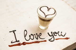 Shotglass liquid love heart carles - a liquid free wallpaper
