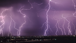Lightning strikes city night time - volumetric lightning free wallpaper