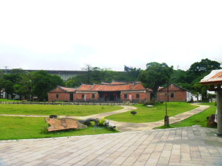 Grassy area building walkway pavilion - phuoc quan free wallpaper