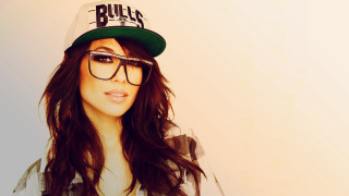 Woman glasses hat bulls baseball - glass and a hat free wallpaper