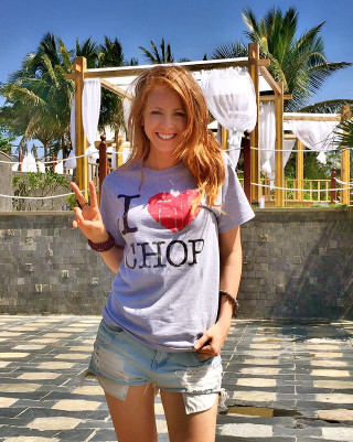 Woman skateboard fruit hand tshirt - free holidays wallpaper for mobile