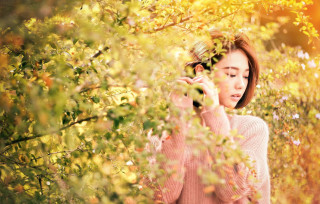 Woman talking cellphone field trees - autumn free wallpaper for desktop