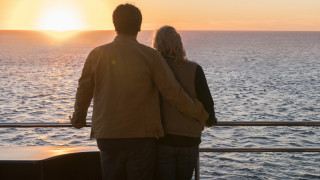 Man woman boat ocean sunset - alan sutherland free wallpaper