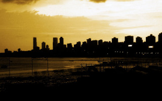 City skyline water cloudy boats - a city skyline free wallpaper for desktop