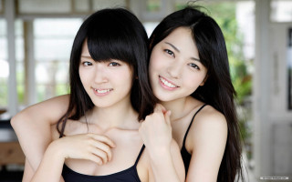 Asian women posing picture room - a picture together free wallpaper