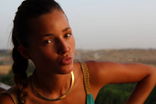 Woman necklace city background hill - eva gonzalès free wallpaper