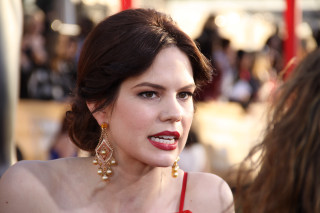 Woman red dress red lip - feminist art free wallpaper