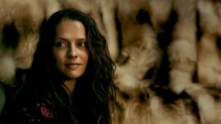 Woman long hair smiling fur - leesha hannigan free wallpaper