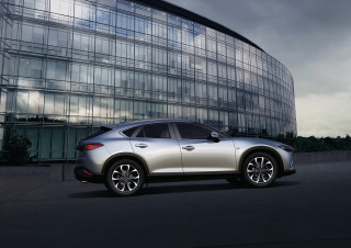 Silver car large building glass - a cloudy sky behind free wallpaper