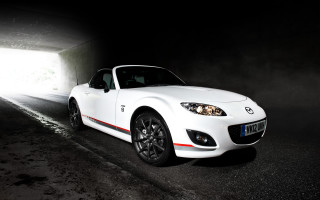 White sports car tunnel hood - the side of the car free wallpaper