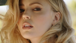 Blonde woman closeup photorealistic portrait - alex grey free wallpaper