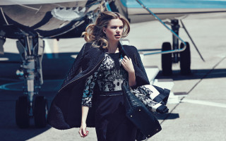 Woman walking airplane handbag shoulder - her shoulder and a handbag free wallpaper