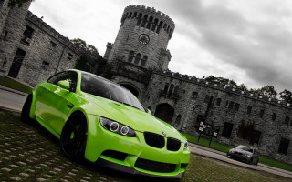 Green car castle clock tower - a clock tower free wallpaper
