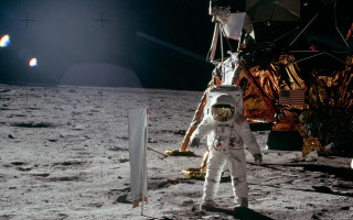 Astronaut moon flag pole flag 2 - alan bean free wallpaper