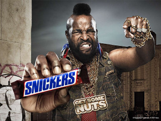 Man holding snickers chain neck - dong kingman free wallpaper