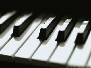 Piano keyboard closeup black white 7 - a close up of a piano keyboard free wallpaper