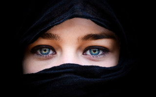 Woman blue eyes black scarf - a black scarf free wallpaper