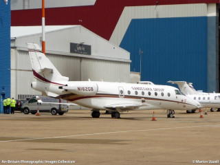 Small plane runway truck airport - isometric view free wallpaper