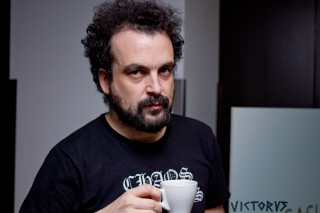 Man holding coffee serious look - zabrocki free wallpaper