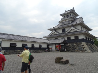 Couple people building tower stone - ultra wide angle free wallpaper for desktop