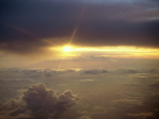 Sunshine clouds yellow rays dark - the sky above the clouds free wallpaper
