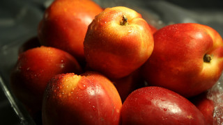 Red apples pile table cloth - red apple free wallpaper