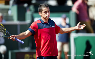 Man holding tennis racquet court 12 - emiliano ponzi free wallpaper