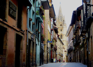 Narrow street church steeple people - narrow free wallpaper