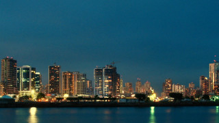 City skyline night water background 2 - a body of water in front free wallpaper