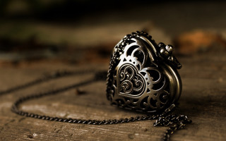Heart shaped lock necklace wooden - evert collier free wallpaper