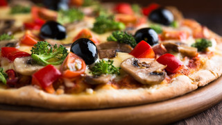 Pizza vegetables wooden board food - tomato free wallpaper