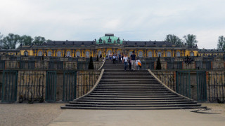 Group people stairs building green - a green roof free wallpaper