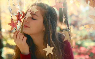 Girl closed eyes stars hanging - her eye free wallpaper for desktop