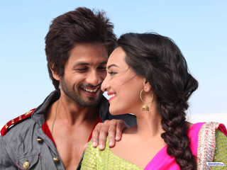 Smiling man woman posing together - a sky background behind them free wallpaper